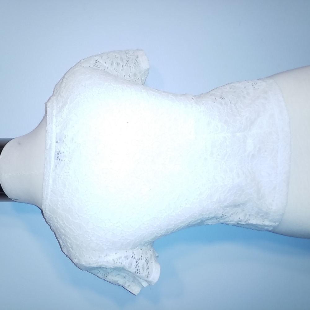 3/$25 EXPRESS Lace TOP S ivory short sleeve - Picture 3 of 8